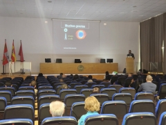 Panorámica de la sala donde se imparte la charla "Galaxias ultraluminosas y la relevancia de su metalicidad"