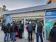 Lleno total en la carpa de Ciencia de la Feria del Libro